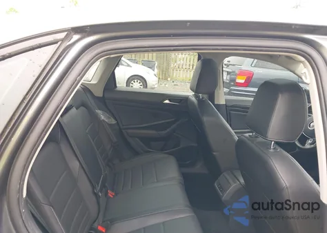 2021 Volkswagen Jetta 1.4T R-Line/1.4T S/1.4T Se z USA, uszkodzony, nr VIN 3VWC57BU2MM103489